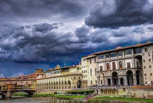 Die Ponte Vecchio gilt als eine der bekanntesten Brücken in Florenz. Bildquelle: Pixabay.de