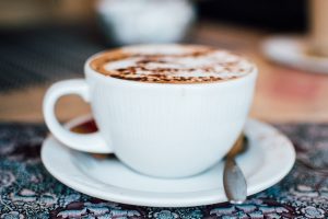 In einem der unzähligen Kaffeehäuser bietet sich an eine kleine Pause zu machen. Bildquelle: Pixabay.de