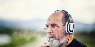 Hörbuchkultur im Erwachsenen- und Seniorenalter Wann ist der Mann ein Mann? Männern altern in jedem Fall anders als Frauen. Bildquelle: shutterstock.com