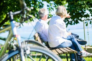 Karin aus Düsseldorf sucht eine neue Begegnung. Sie liebt es Fahrrad zu fahren und freut sich auf nette Begleitung. Bildquelle: shutterstock.com