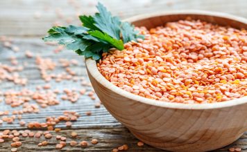 “Fit im Kopf” mit Rote Linsen Bolognese Rote Linsen enthalten wichtige Mikronährstoffe und sind daher gut für unsere grauen Zellen. Bildquelle: shutterstock.com