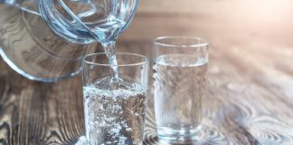 Wasser ist Leben – trinken Sie genug? Trinken Sie jeden Tag ausreichend Wasser? Bildquelle: Shutterstock.com