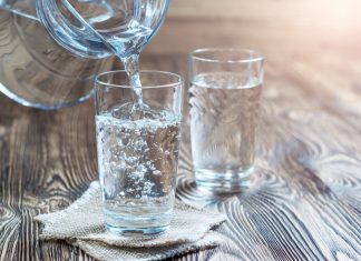 Wasser ist Leben – trinken Sie genug? Trinken Sie jeden Tag ausreichend Wasser? Bildquelle: Shutterstock.com