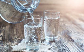 Wasser ist Leben – trinken Sie genug? Trinken Sie jeden Tag ausreichend Wasser? Bildquelle: Shutterstock.com