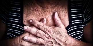 Altersflecken: Unbeliebt, aber ganz normal Mut zum Alter! Stehen Sie zu Ihren Altersflecken, sie dokumentieren ein gelebtes Leben. Bildquelle: shutterstock.com