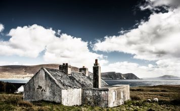 Irland: Schafe, Bier und grüne Weiden Raue Felsen und wunderschönes Wolkenspiel- das ist Irland. Bildquelle: Pixabay.de