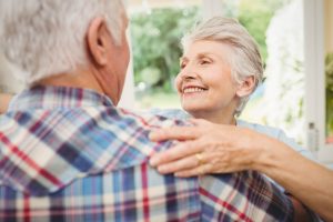 Eine erfolgreiche Partnersuche ist nicht nur Glückssache, sondern liegt auch daran, ob man den Mut aufbringt sich auf die Suche zu begeben. Bildquelle: shutterstock.com