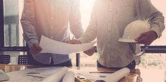 Nein, ich will keine Seniorenwohnung! Die Lücke zwischen Eigenheim und Altenheim Die zündende Idee und die Anleitung zur möglichen Umsetzung bekommt man in der Wohnschule. Bildquelle: shutterstock.com