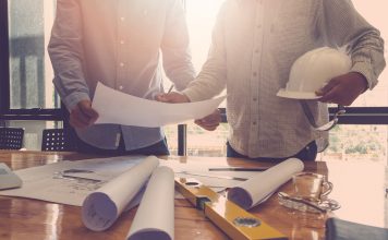 Nein, ich will keine Seniorenwohnung! Die Lücke zwischen Eigenheim und Altenheim Die zündende Idee und die Anleitung zur möglichen Umsetzung bekommt man in der Wohnschule. Bildquelle: shutterstock.com