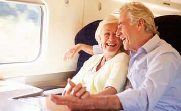 Wie komme ich mit wenig Geld ans Ziel meiner Reise? Egal ob im europäischen oder außereuropäischen Ausland, eine Auslandskrankenversicherung ist immer zu empfehlen. Bildquelle: shutterstock.com