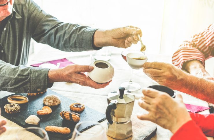 Begegnungen: Heidi (68) aus Aachen sucht …. Gemeinschaft innerhalb der verschiedenen Generationen erleben, das ist das Besondere am Mehrgenerationehaus. Bildquelle: shutterstock.com