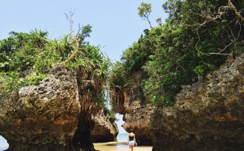 Okinawa: Das japanische Eldorado der Hundertjährigen Okinawa ist die südlichste Präfektur Japans und ein Inselparadies das zum urlauben einlädt. Bildquelle: © Hayato Shin / Unsplash.com