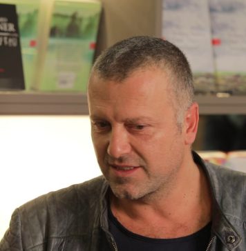 Der Thriller Autor Bernhard Aichner: “Ich bin eigentlich ein Hosenscheisser!”