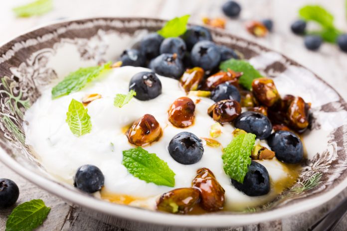 Fit im Kopf ins neue Jahr: Apfel-Quark mit Vanillesauce - 59plus