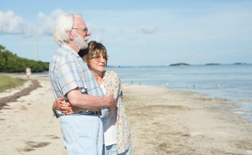 Ab 4. Januar im Kino: DAS LEUCHTEN DER ERINNERUNG Ella (Helen Mirren) und John (Donald Sutherland) in DAS LEUCHTEN DER ERINNERUNG. Quelle: © 2017 Concorde Filmverleih GmbH