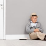 Fühlen Sie sich zur Zeit auch häufiger müde und matt? Dann liegt das vielelicht an der dunklen Jahreszeit. Bildquelle: shutterstock.com