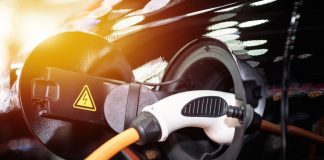 Was ist eigentlich ein Hybridmotor? Ist der Hybrid Motor tatsächlich des Rätsels Lösung in Sachen Mobilität? Bildquelle: shutterstock.com