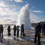 Der Tourismus hat natürlich auch eine andere Seite wie z. B. das mehr Geld in das Land kommt und dadurch mehr Arbeitsplätze entstehen. Bildquelle: shutterstock.com