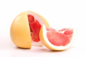 Eine Vitamin C Bombe - Pomelo. Bildquelle: shutterstock.com