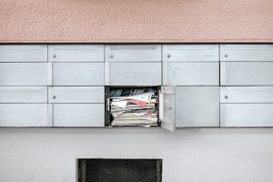 Volle Briefkästen lassen immer darauf schließen das man länger nicht Zuhause war. Bildquelle: unsplash.com