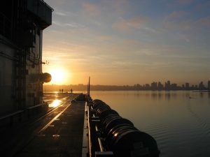 Einen Sonnenuntergang auf dem Flugzeugträger USS Midway gehört sicherlich zu den Highlights in San Diego. Bildquelle: Pixabay.de