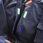 Der Alleskönner “my D-Buddy” – die Jacke für Menschen mit Demenz. Bildquelle: 59plus GmbH by ©BineBellmann