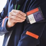 Dank der kleinen Besonderheiten und des funktionalen Materials ist “my D-Buddy” der modische Alleskönner für Menschen mit und ohne Demenz. Bildquelle: 59plus GmbH by ©BineBellmann