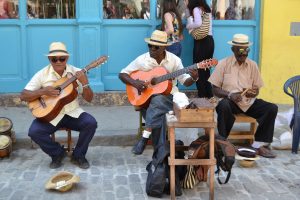 Musik spielt eine zentrale Rolle und ist fast überall auf den Straßen zu hören. Bildquelle: Pixabay.de