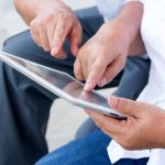 Vor allem Betreuer erhalten sinnvolle Unterstützung durch das speziell entwickelte Tablet von media4care. Bildquelle: shutterstock.com