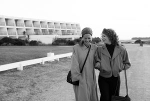 3 Tage in Quiberion: Romy Schneider (Marie Bäumer) und ihre beste Freunde Hilde (Birgit Minichmayr) verbringen gemeinsame Tage am Strand von Quiberon in der Bretagne. Quelle: Peter Hartwig / Rohfilm Factory / Prokino