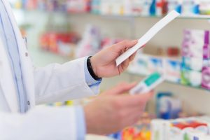 Der Apotheker Ihres Vertrauens informiert Sie gern über die Nebenwirkungen der Medikamente. Ergänzend dazu erhalten Sie alle Informationen auf dem beipackzettel. Bildquelle: © Shutterstock.com