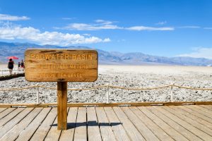 Die Salzpfanne Badwater Basin ist der tiefste Punkt der USA. Bildquelle: shutterstock.com