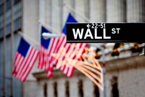 Die Wall Street und die dort ansässige New York Stock Exchange ist die wohl bekannteste Börse. Bildquelle: shutterstock.com