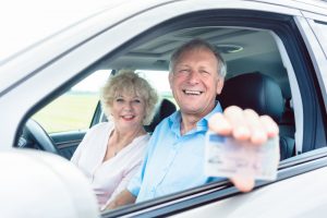 Vor allem im Ausland ist bei der Anmietung eines Mietwagens schon länger der neue Führerschein notwendig. Bildquelle: shutterstock.com