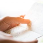 Selbst die schlecht laufende T-Aktie wirft aktuell mehr ab, als ein klassisches Sparbuch. Bildquelle: shutterstock.com