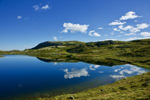 Natur pur finden Sie außerhalb der Städte Oslo oder Trondheim. Bildquelle: Pixabay.de