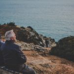 Der Tod gehört zum Leben dazu, auch wenn er immer nur schwer seinen Platz findet. Doch man kann sich ihm nähern, in dem man ihn vorbereitet. Bildquelle: Katarzyna Grabowska/Unsplash.com