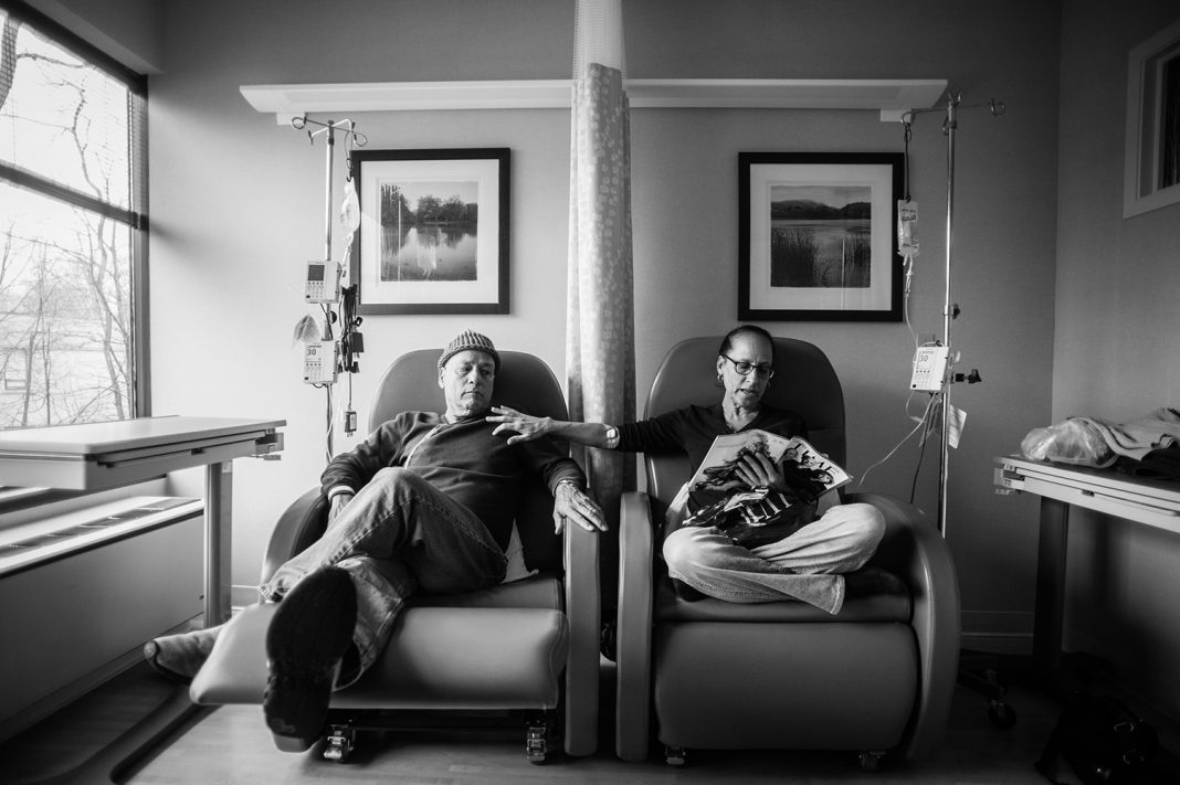 Howie und Laurel Borowick gemeinsam bei der Chemotherapie. Connecticut. January, 2013. Foto: © Nancy Borowick