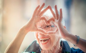 Die besten Flugreiseziele für allein reisende Frauen in Europa Wir haben Lust auf das Alter und schauen daher durchweg positiv auf anstehenden Themen und notwendigen Veränderungen. Bildquelle: © Shutterstock.com