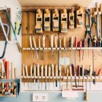 All diejenigen die handwerkliches Geschick haben, können natürlich auch vieles selbst machen und viel Geld sparen. Bildquelle: ©Barn Images/Unsplash.com