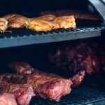 Grillen mit indirekter Hitze ist schon eher etwas für Fortgeschrittene. Bildquelle: shutterstock.com