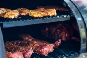 Grillen mit indirekter Hitze ist schon eher etwas für Fortgeschrittene. Bildquelle: shutterstock.com