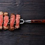 Temperatur und Zeit spielen beim Grillen mit dem Smoker ein entscheidende Rolle. Bildquelle: shutterstock.com