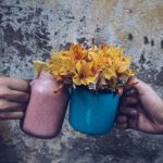 Wenn im Kopf alles durcheinander ist und man wichtige Dinge wie das Trinken vergisst, helfen liebevolle Unterstützungen. Bildquelle: ©Pez Gonzalez/Unsplash.com