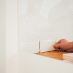 Für größere Reparaturen hingegen ist der Vermieter zuständig. Bildquelle: ©Charles Deluvio/Unsplash.com