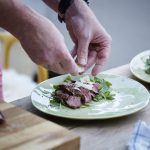 Männer kochen durchaus gern, genießen es aber durchaus auch unter sich zu bleiben. Bildqelle: ©Bine Bellmann