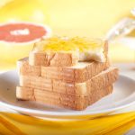 Die Quitte ist ein typisches Herbstobst und lässt sich wunderbar zu Marmelade oder Saft verarbeiten. Bildquelle: © Peter Lewicki / Unsplash.com