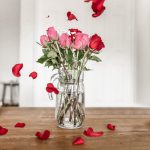 Wenn es wieder kribbelt und man rote Rosen regnen lassen möchte, darauf muss man auch in der Generation 59plus nicht verzichten. Bildquelle: © Element5 Digital / Unsplash.com