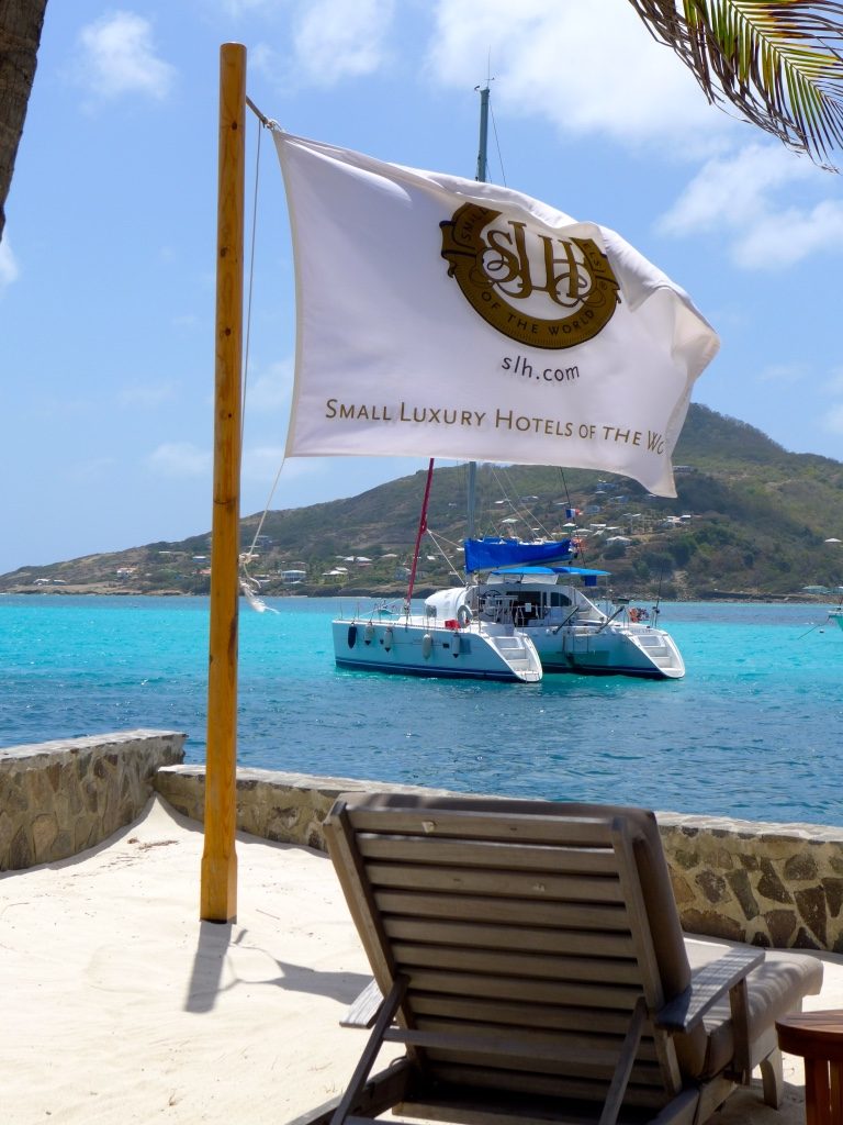 Captain "African" segelt mit ihnen zu den schönesten und auch exklusivsten Plätzen auf den Grenadinen. Mit ihm ist es möglich mal einen Drink auf den Privatinseln Petit Saint Vincent oder Mustique zu genießen. Bildquelle: 59plus GmbH