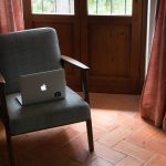 Den Zugang zum Internet sollten allen Bewohnern in einem Alten- oder Seniorenheim gewährt werden. Bildquelle: © Holly Stratton / Unsplash.com